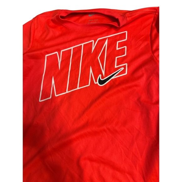 Nike Dri-FIT Kids Red T-Shirt Athletic Top Activewear - Picture 3 of 3